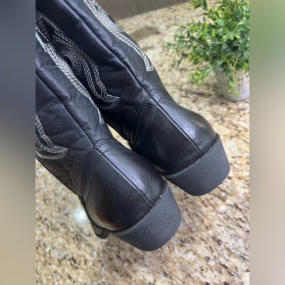 Coconuts byMatisse Gaucho Cowboy Cowgirl Black Embroidered Pointed Toe Boots 9.5 - Picture 9 of 11